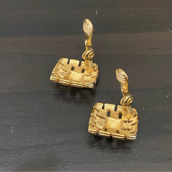 Vintage 70’s MONET Gold-tone Geometric Square Weave Clip Earrings - Picture 8 of 14